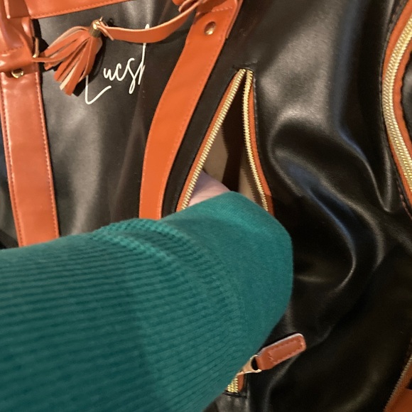 Lucshy dufflebag carry-on- garment bag and duffle in one - Picture 2 of 6